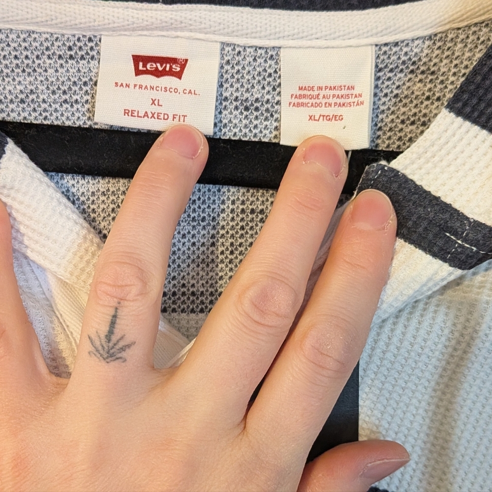 Levi's Men's Striped Lightweight Hoodie - Picture 3 of 3